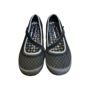 Skechers Relaxed Fit Memory Foam black Flat. Ladies Size 7. New